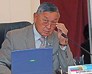 Б.Балчий-оол ведёт заседание.