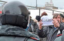 Путин упал в глазах общественности