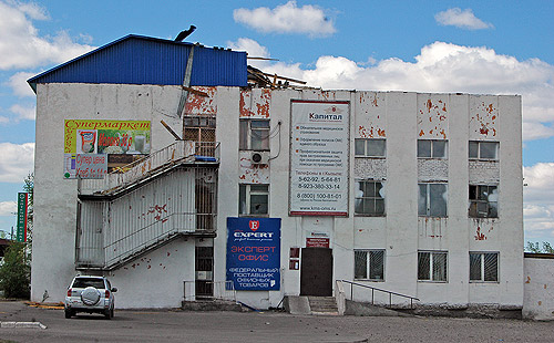 Здание бывшей швейной фабрики на утро после бури.