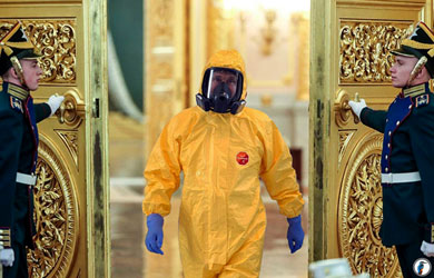 У деда кукуха поехала, свои больницы в руинах... Хотя им не в России жить