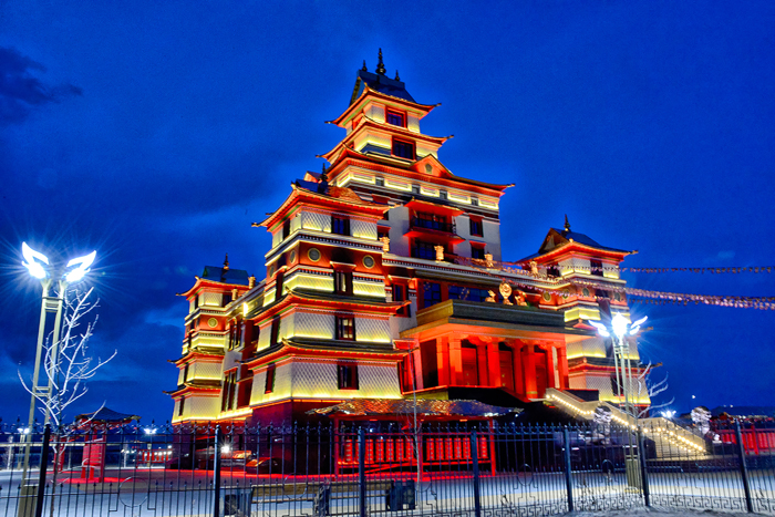 Далёкая от святости семья подарила Туве буддийский монастырь